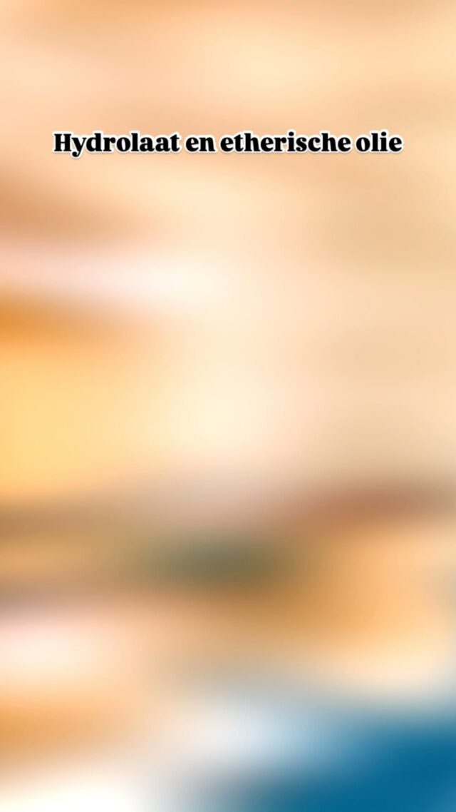 In de afgelopen kruidenles maakten we weer heerlijke bloesemwaters en etherische olie! Dit deden we met de alambiek en op de ‘huis, tuin en keuken’ manier. Hoe je dit doet kun je vinden in een eerder gedeeld filmpje of op mijn website (recepten). We gingen deze keer aan de slag met Laurier (hydrolaat van laurier is oh zo lekker!) en Gember. Hoewel hydrolaten lang een bijproduct waren bij het maken van etherische olie kun je met deze bloesemwaters zo veel doen. Voeg ze toe aan badwater, gebruik ze in een crème, hoestdrank, air spray, haarspray. Wij gebruiken ze over een aantal lessen bij het maken van zeep. 
.
#hydrolaat #hydrosol #etherischeolie #etherischeoliën #diyetherischeolie #airspray #gember #laurier #kruidenzusje #kruidenles #kruidencursus
